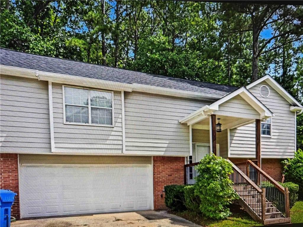 3 bedroom, 2 bathroom, 1,946 sq ft single family residence for sale at 2102 Sandtree Court, Atlanta, GA 30331 — photo 3
