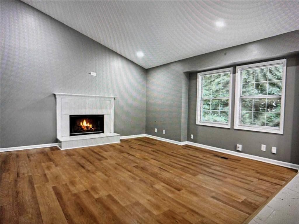 3 bedroom, 2 bathroom, 1,946 sq ft single family residence for sale at 2102 Sandtree Court, Atlanta, GA 30331 — photo 4