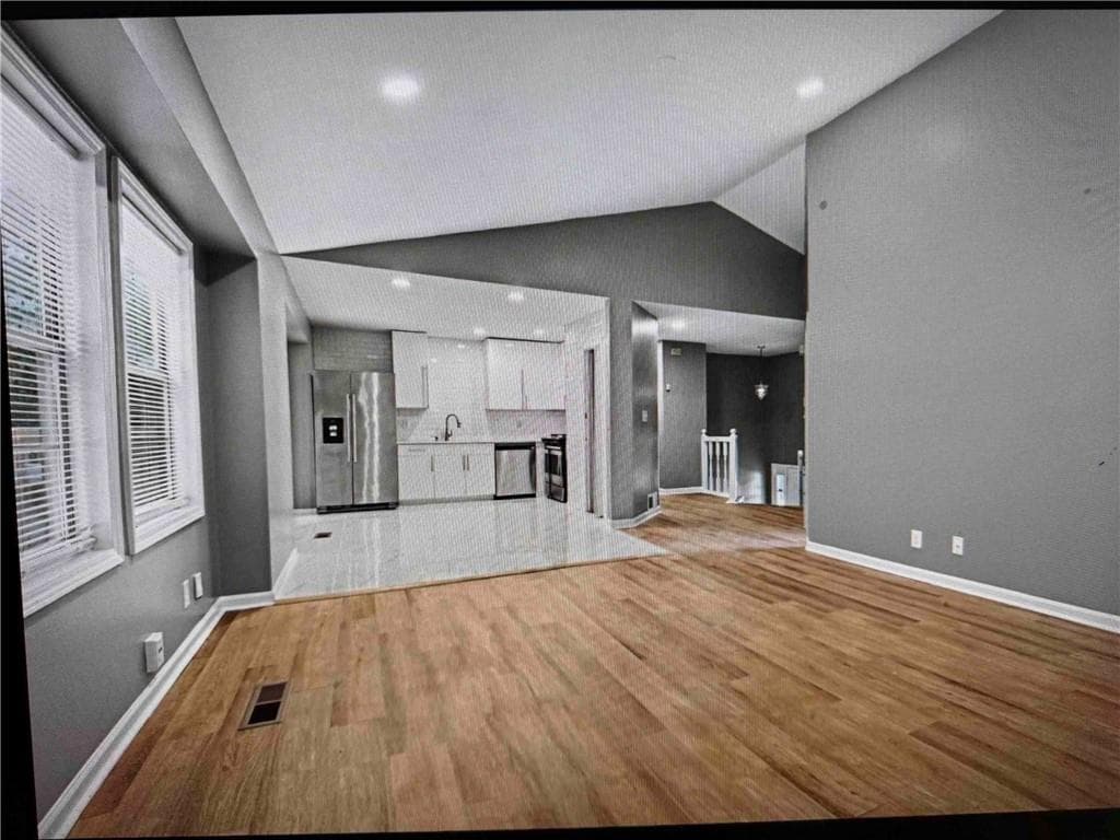 3 bedroom, 2 bathroom, 1,946 sq ft single family residence for sale at 2102 Sandtree Court, Atlanta, GA 30331 — photo 6