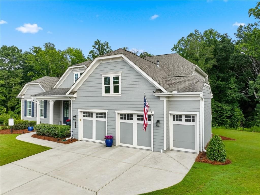 4 bedroom, 5 bathroom, 5,315 sq ft single family residence for sale at 386 Kentucky Court, Hoschton, GA 30548 — photo 2