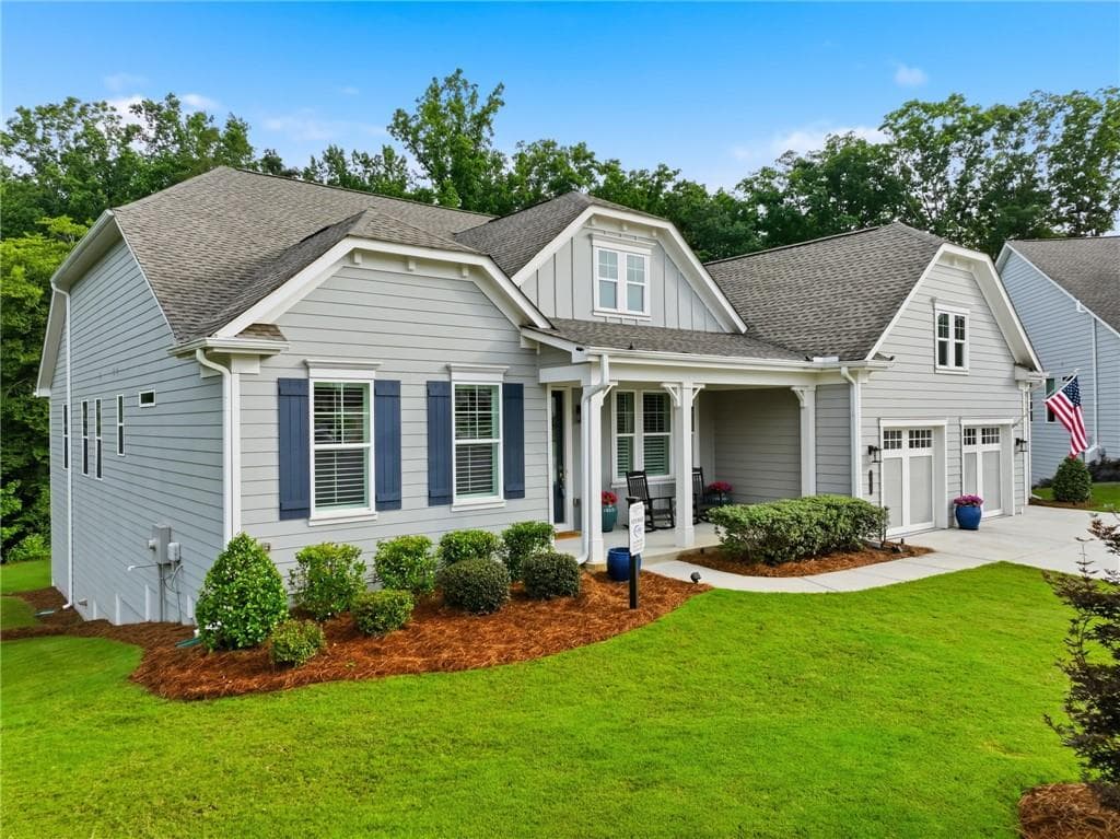 4 bedroom, 5 bathroom, 5,315 sq ft single family residence for sale at 386 Kentucky Court, Hoschton, GA 30548 — photo 3