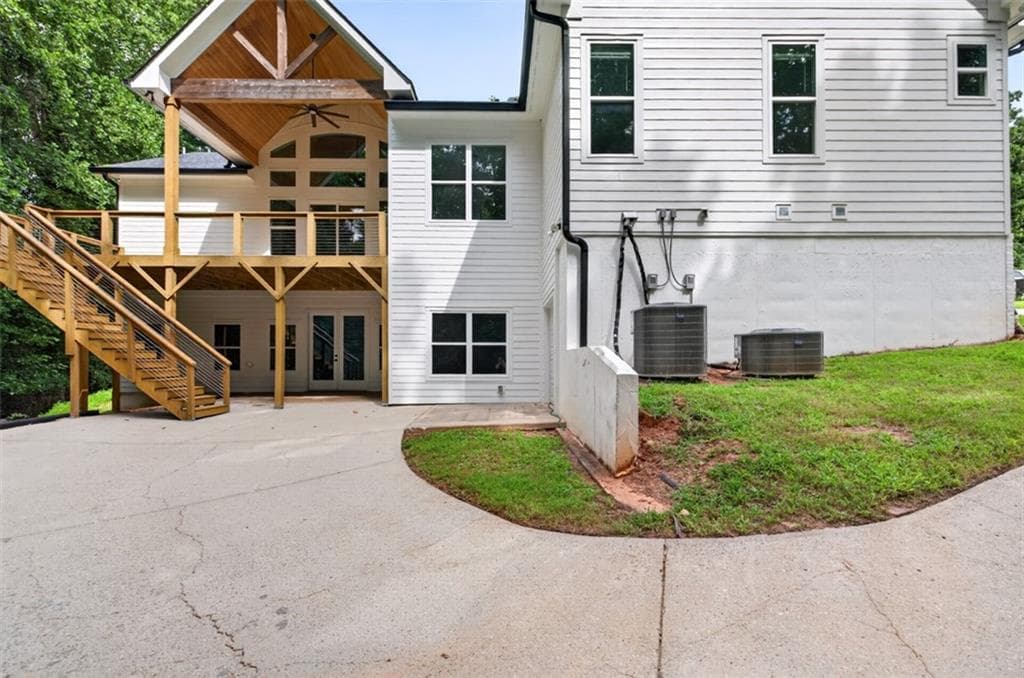 4 bedroom, 4 bathroom, 4,817 sq ft single family residence for sale at 6052 Oak Hill Drive, Flowery Branch, GA 30542 — photo 2