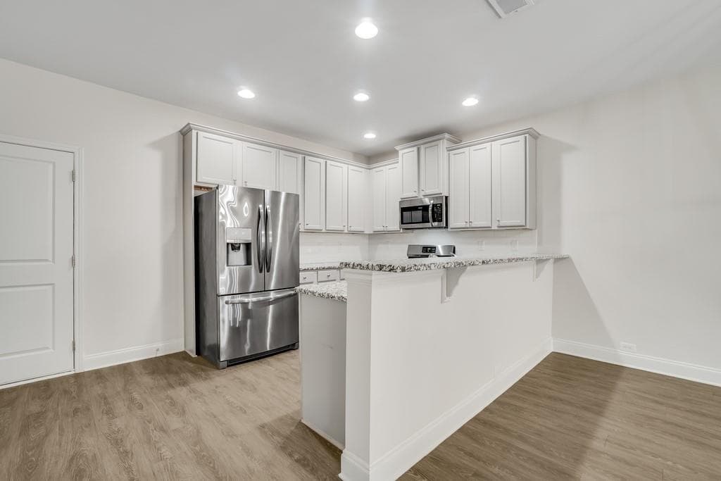 4 bedroom, 3 bathroom, 2,176 sq ft single family residence under contract at 24 Castlemoor Loop, Adairsville, GA 30103 — photo 6