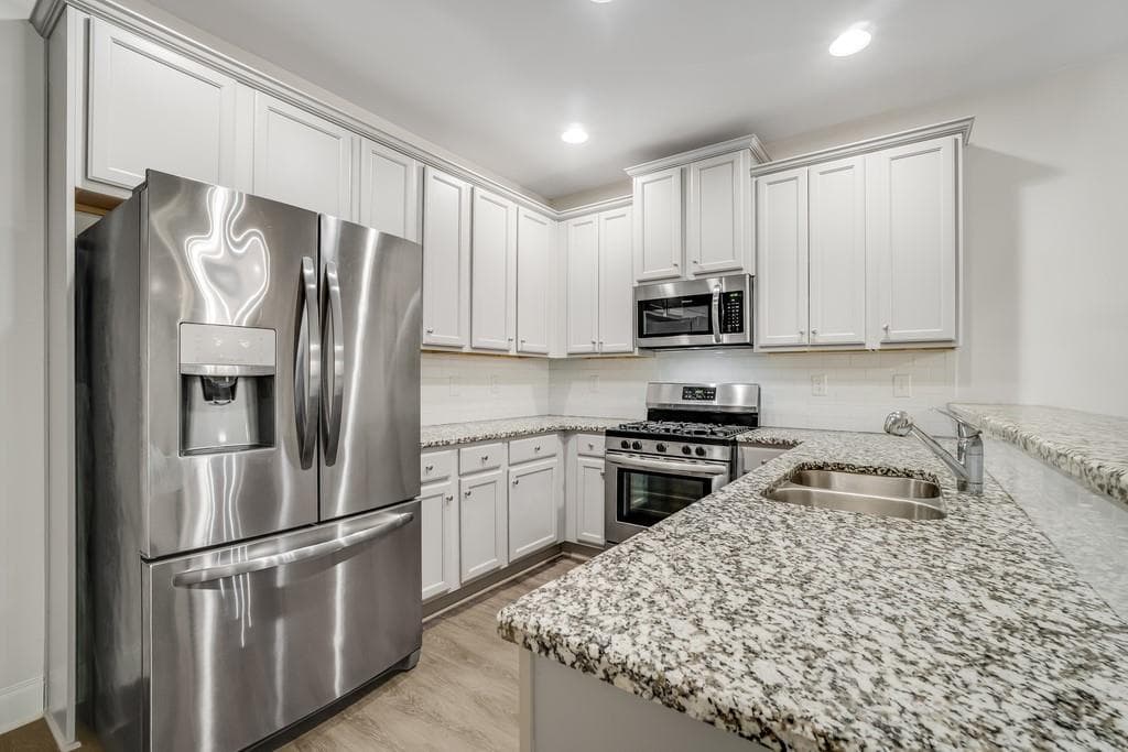 4 bedroom, 3 bathroom, 2,176 sq ft single family residence under contract at 24 Castlemoor Loop, Adairsville, GA 30103 — photo 7
