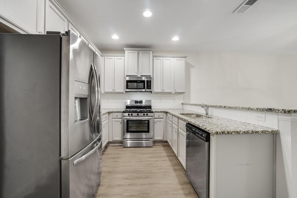 4 bedroom, 3 bathroom, 2,176 sq ft single family residence under contract at 24 Castlemoor Loop, Adairsville, GA 30103 — photo 8