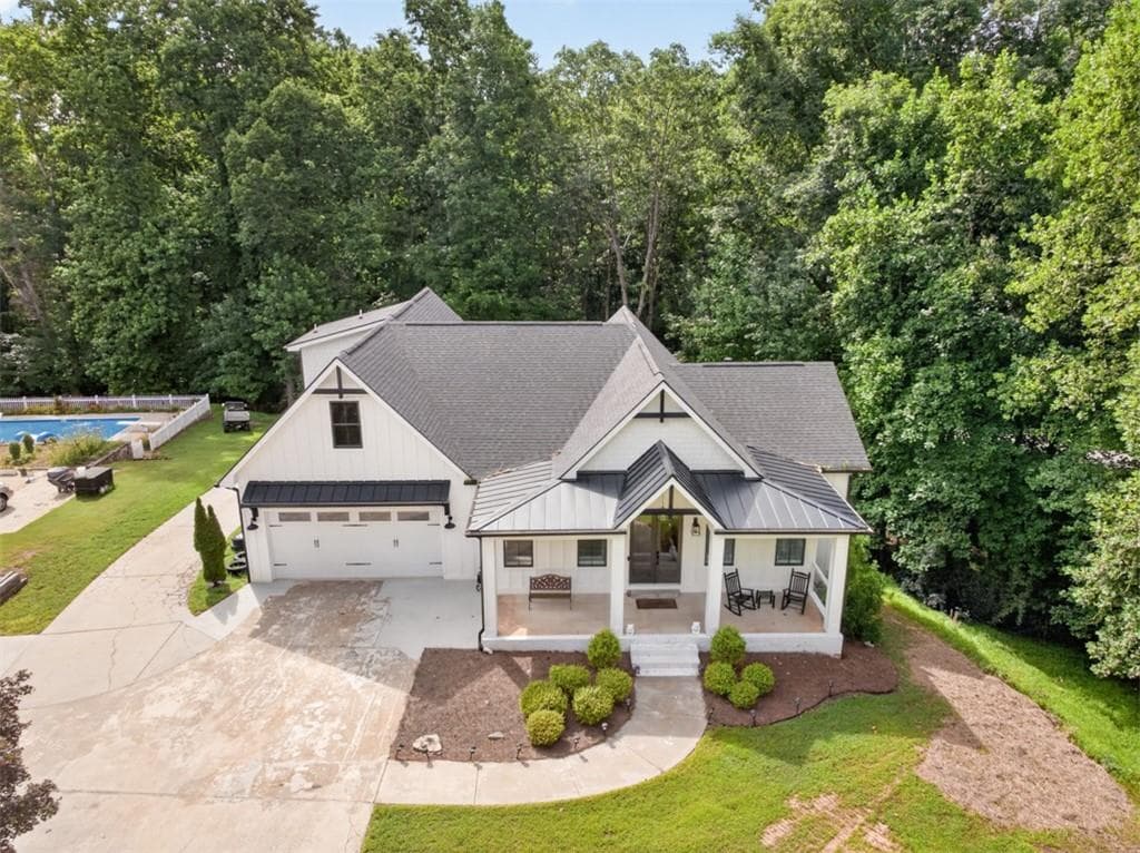 4 bedroom, 4 bathroom, 4,817 sq ft single family residence for sale at 6052 Oak Hill Drive, Flowery Branch, GA 30542 — photo 4