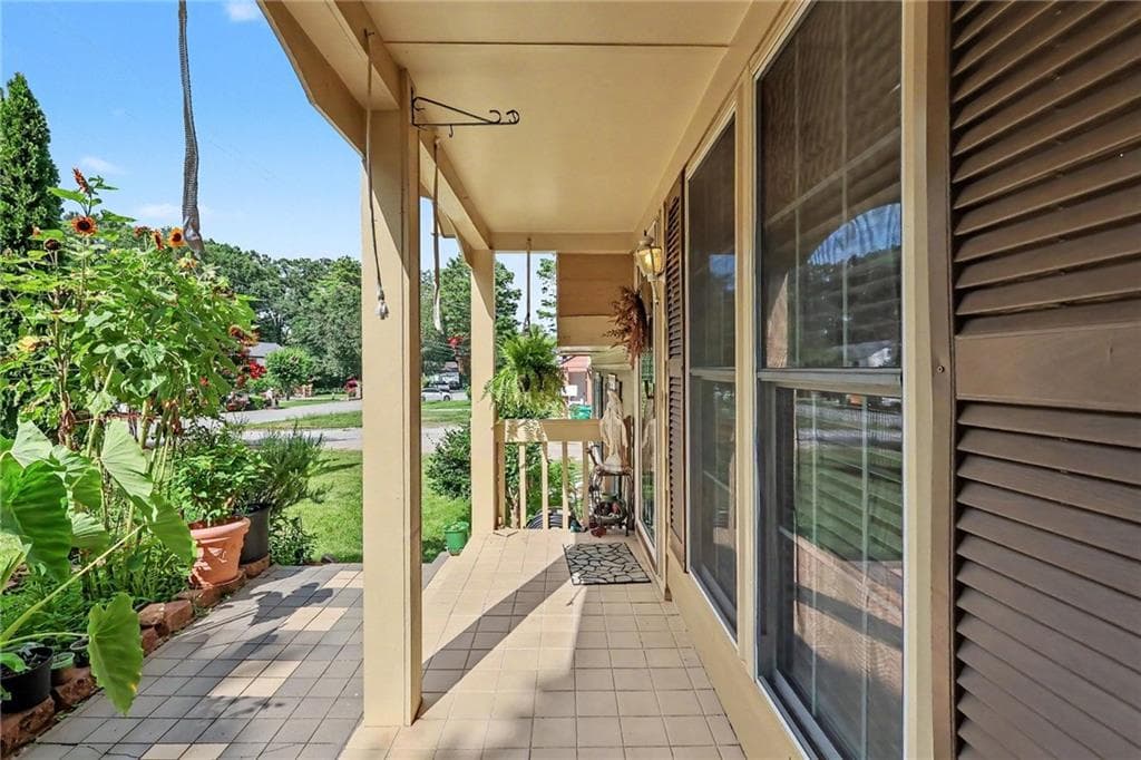3 bedroom, 2 bathroom, 1,560 sq ft single family residence for sale at 1551 Shenta Oak Drive, Norcross, GA 30093 — photo 4