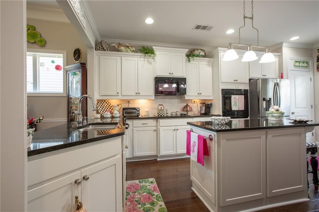 3 bedroom, 2 bathroom, 1,923 sq ft single family residence under contract at 3552 Cresswind Parkway, Gainesville, GA 30504 — photo 4