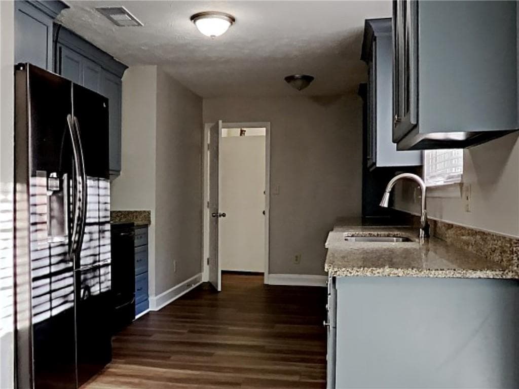 4 bedroom, 2 bathroom, 1,452 sq ft single family residence for rent at 968 Country Oaks Court, Lawrenceville, GA 30044 for $1,980 a month — photo 4