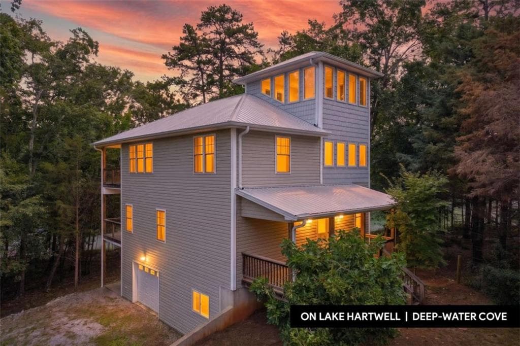 3 bedroom, 3 bathroom, 2,812 sq ft single family residence for sale at 27 Classic Drive, Hartwell, GA 30643 — photo 1 of 78