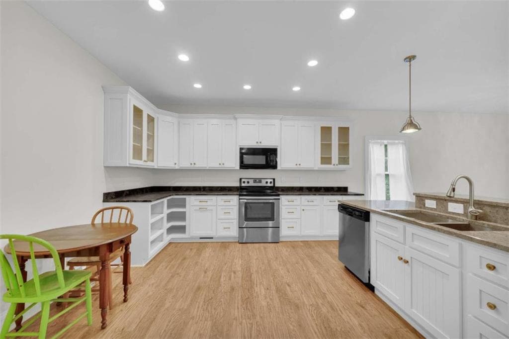 3 bedroom, 3 bathroom, 2,812 sq ft single family residence for sale at 27 Classic Drive, Hartwell, GA 30643 — photo 6