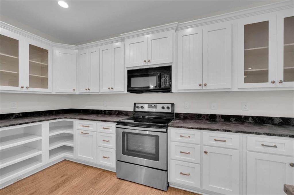 3 bedroom, 3 bathroom, 2,812 sq ft single family residence for sale at 27 Classic Drive, Hartwell, GA 30643 — photo 9