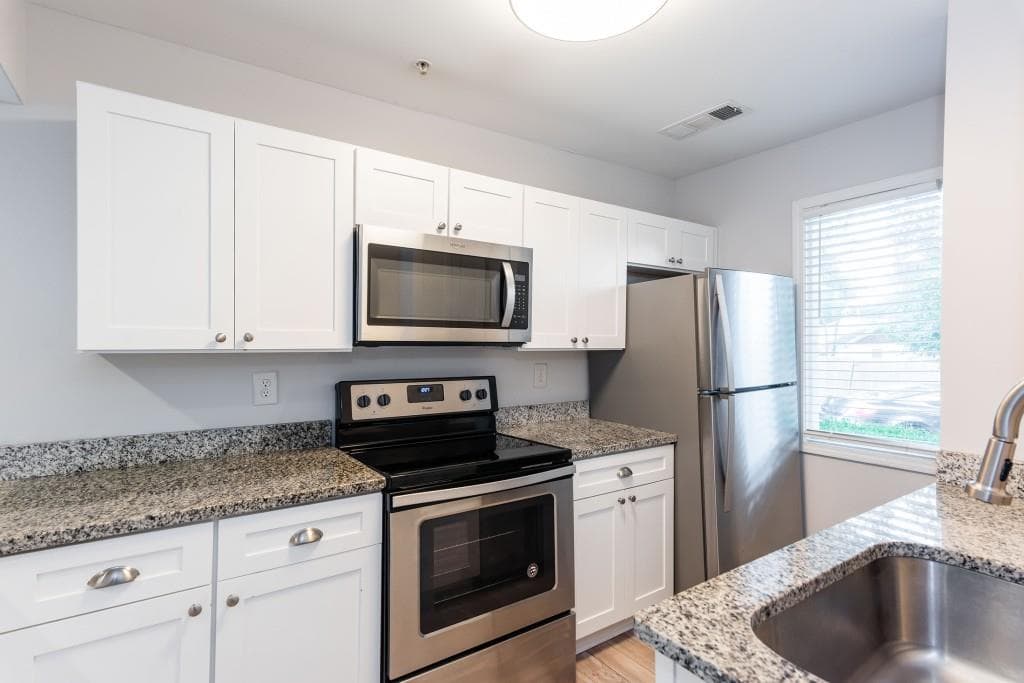 2 bedroom, 2 bathroom, 1,070 sq ft townhouse for sale at 3241 Turner Street 2, East Point, GA 30344 — photo 7