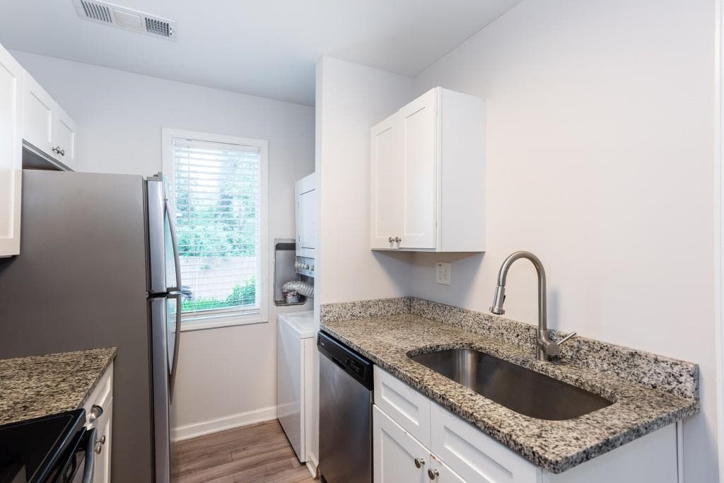 2 bedroom, 2 bathroom, 1,070 sq ft townhouse for sale at 3241 Turner Street 2, East Point, GA 30344 — photo 8