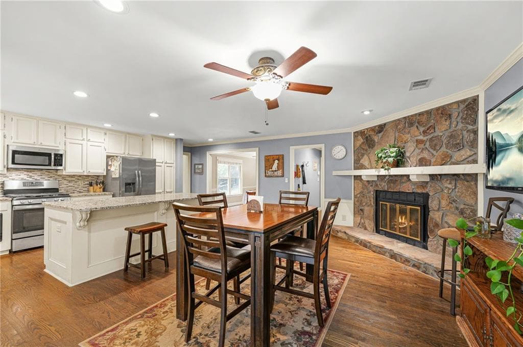 5 bedroom, 5 bathroom, 4,130 sq ft single family residence under contract at 160 Fairway Ridge Drive, Johns Creek, GA 30022 — photo 7