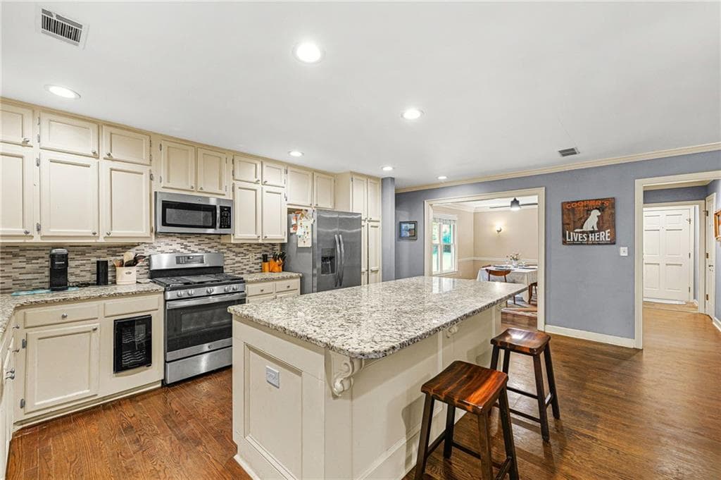 5 bedroom, 5 bathroom, 4,130 sq ft single family residence under contract at 160 Fairway Ridge Drive, Johns Creek, GA 30022 — photo 9
