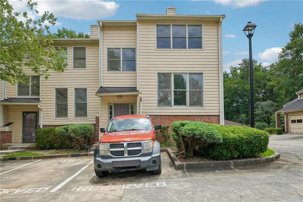 3 bedroom, 3 bathroom, 2,046 sq ft condominium under contract at 19 Belmonte Court, Atlanta, GA 30311