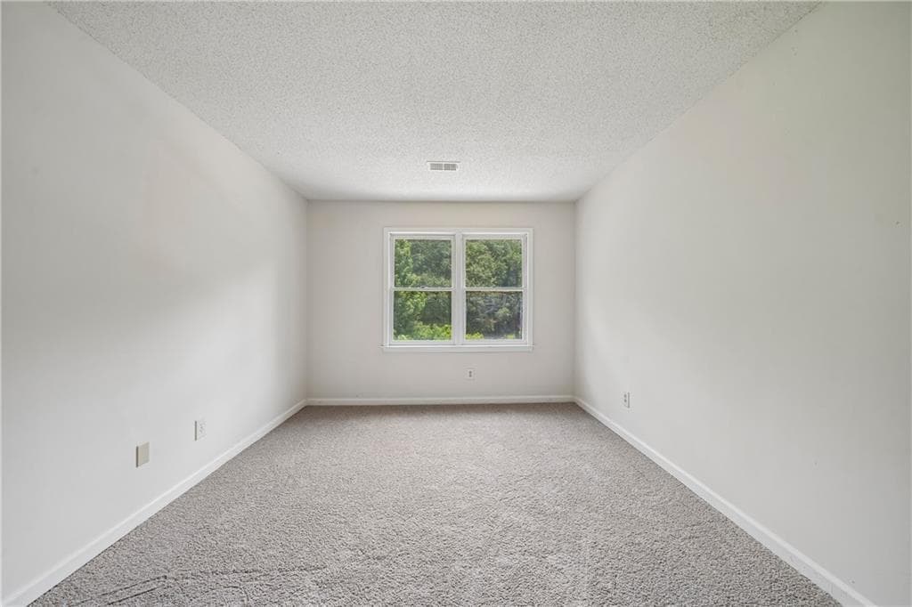 3 bedroom, 3 bathroom, 2,046 sq ft condominium under contract at 19 Belmonte Court, Atlanta, GA 30311 — photo 2