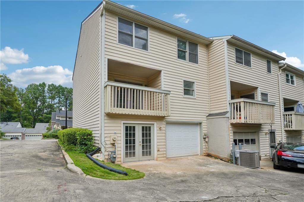 3 bedroom, 3 bathroom, 2,046 sq ft condominium under contract at 19 Belmonte Court, Atlanta, GA 30311 — photo 3