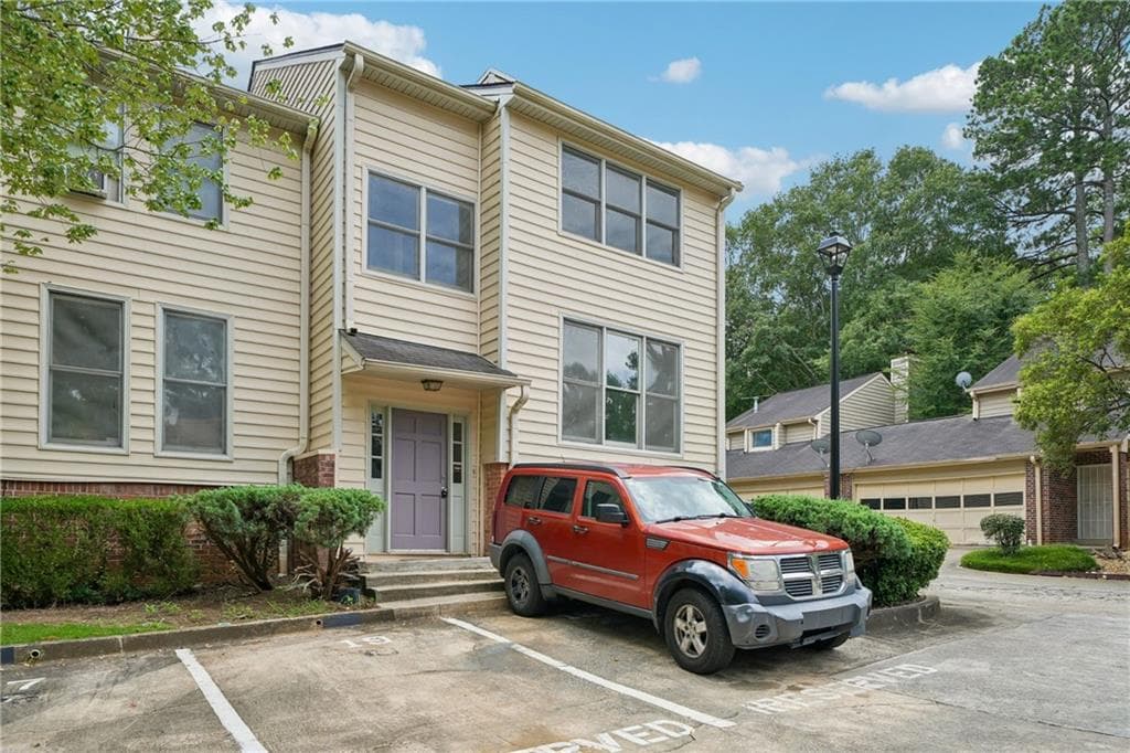 3 bedroom, 3 bathroom, 2,046 sq ft condominium under contract at 19 Belmonte Court, Atlanta, GA 30311 — photo 4
