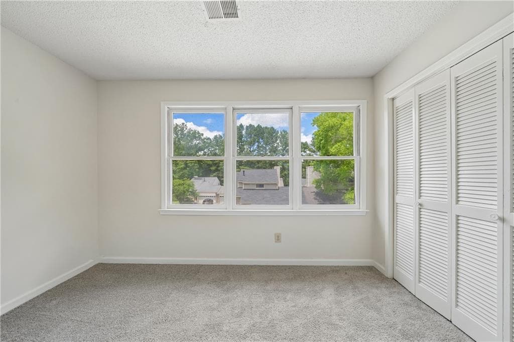 3 bedroom, 3 bathroom, 2,046 sq ft condominium under contract at 19 Belmonte Court, Atlanta, GA 30311 — photo 9