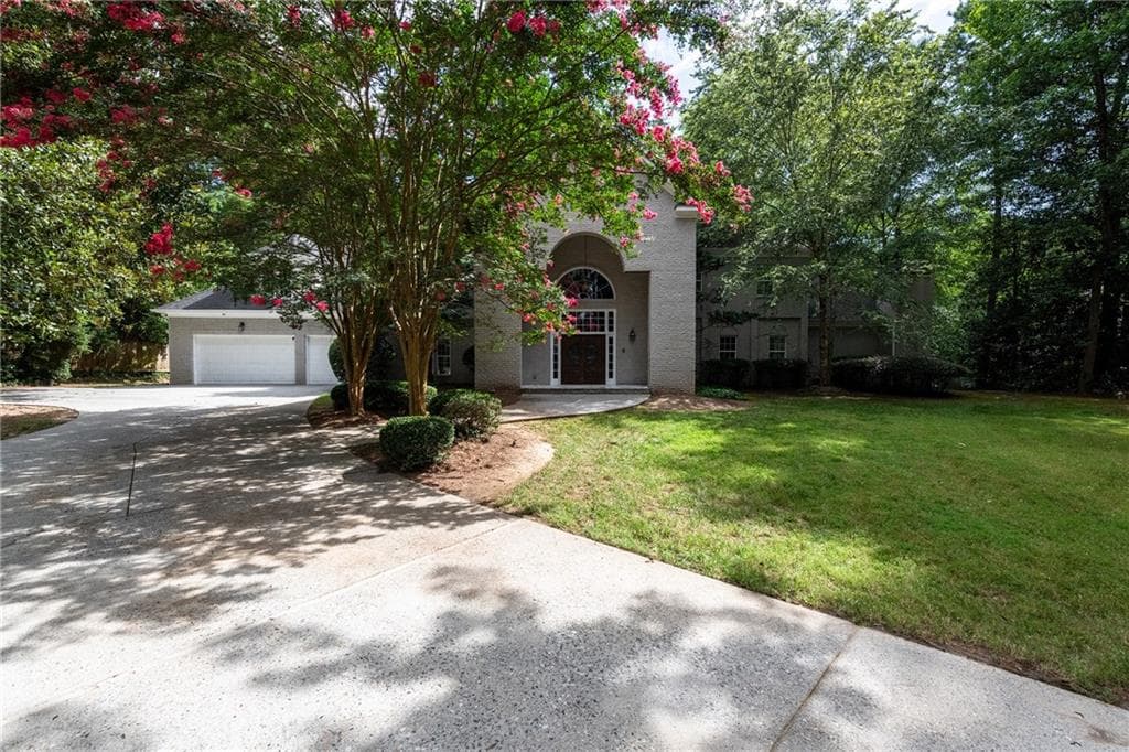 5 bedroom, 7 bathroom single family residence for rent at 680 W Paces Ferry Road, Atlanta, GA 30327 for $8,000 a month — photo 2