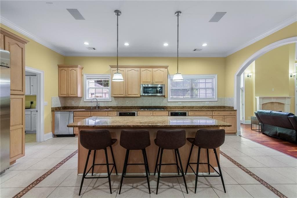 5 bedroom, 7 bathroom single family residence for rent at 680 W Paces Ferry Road, Atlanta, GA 30327 for $8,000 a month — photo 9