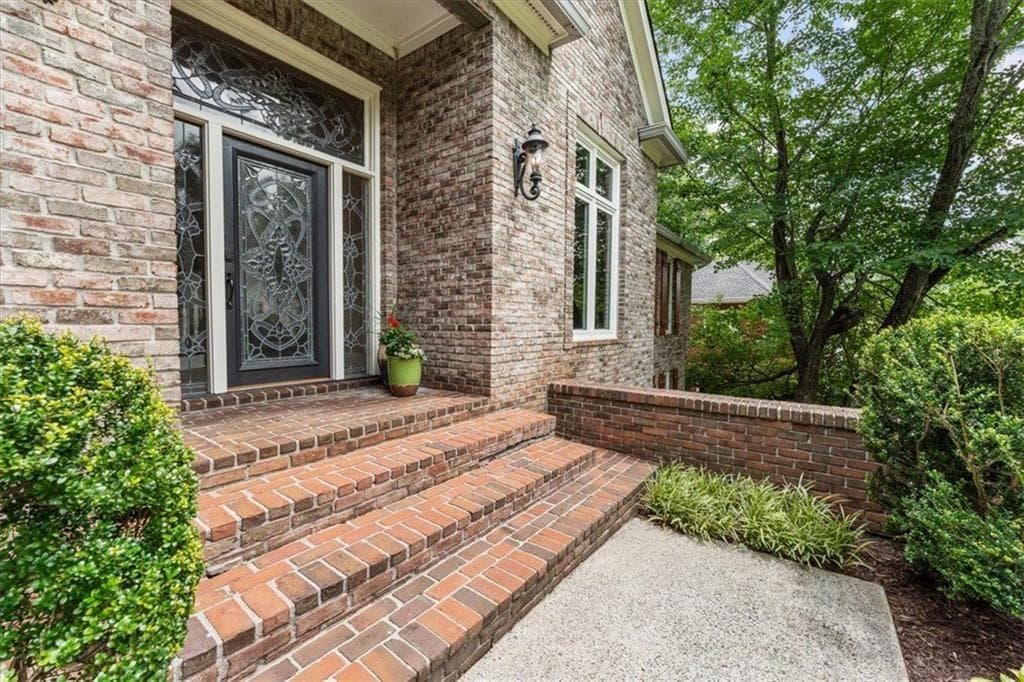 4 bedroom, 5 bathroom, 6,152 sq ft single family residence for sale at 2919 Mountain Trace, Roswell, GA 30075 — photo 4