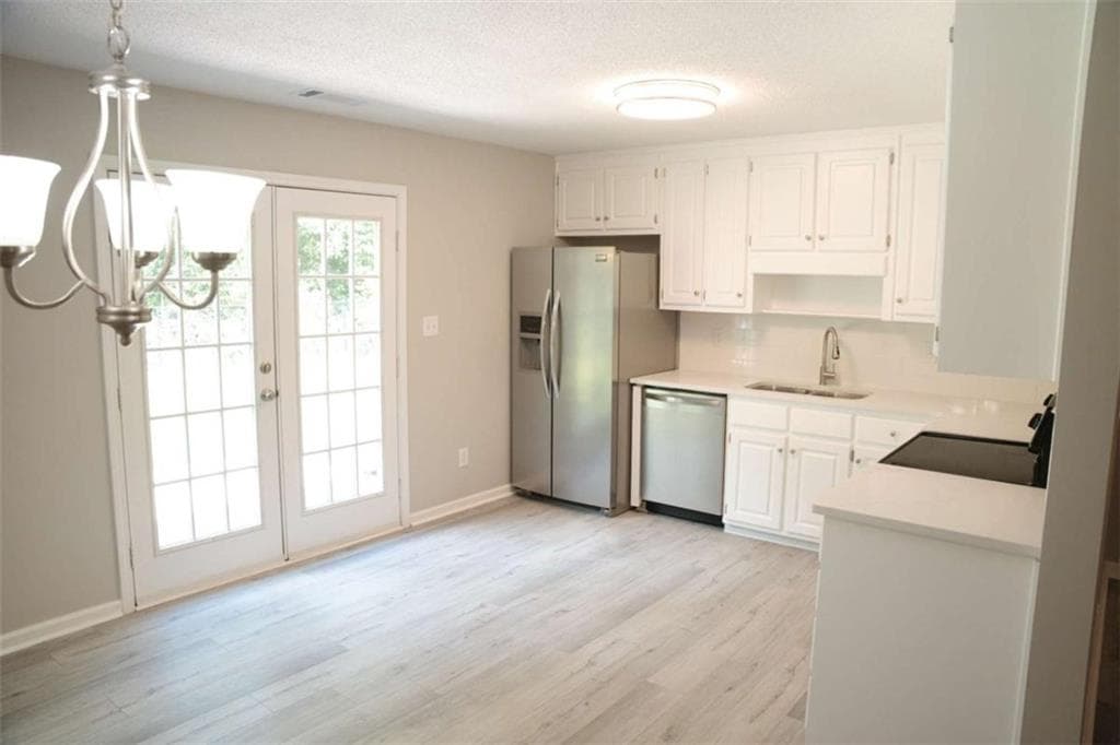 3 bedroom, 2 bathroom, 1,311 sq ft single family residence under contract at 1215 Browns Country Lane, Locust Grove, GA 30248 — photo 4