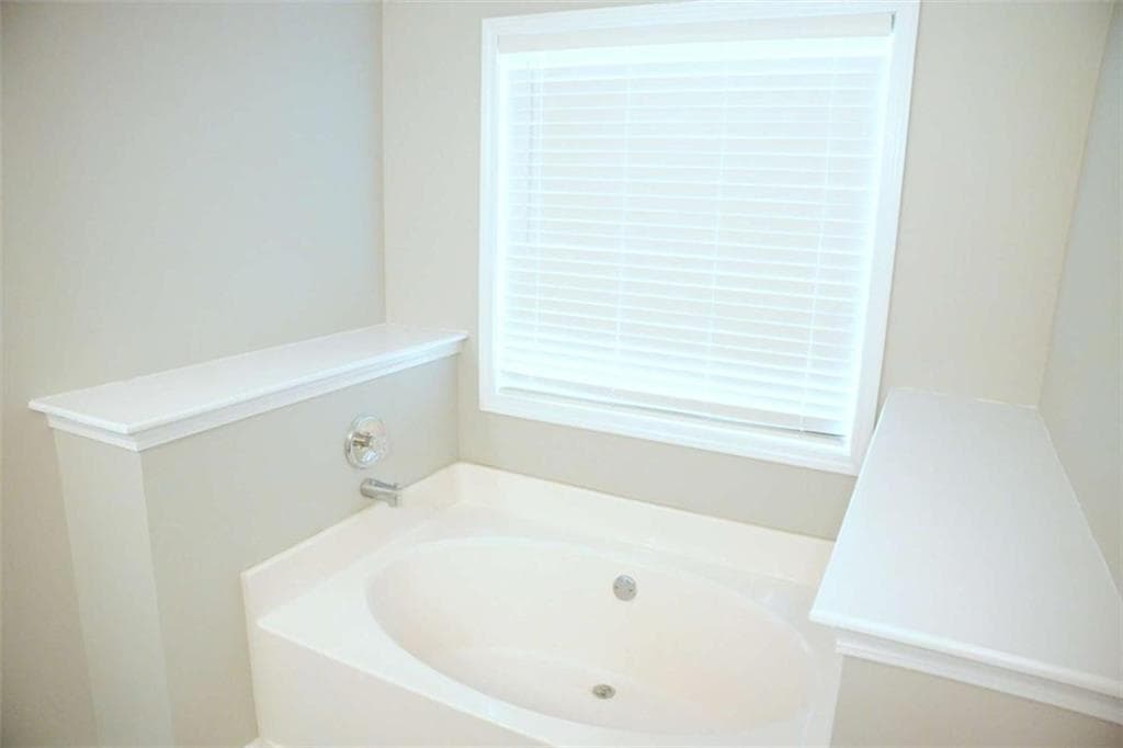 3 bedroom, 2 bathroom, 1,311 sq ft single family residence under contract at 1215 Browns Country Lane, Locust Grove, GA 30248 — photo 10