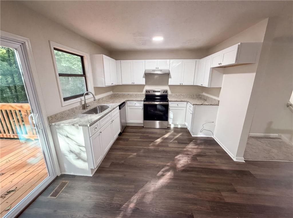 3 bedroom, 2 bathroom, 2,020 sq ft single family residence for sale at 4117 Twig Court, Douglasville, GA 30135 — photo 2