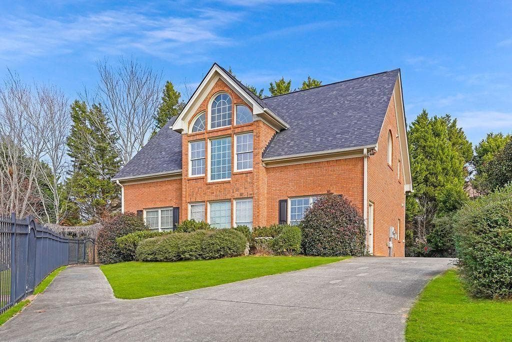 5 bedroom, 4 bathroom, 8,261 sq ft single family residence for sale at 2565 Scarlet Oak Lane, Braselton, GA 30517 — photo 4