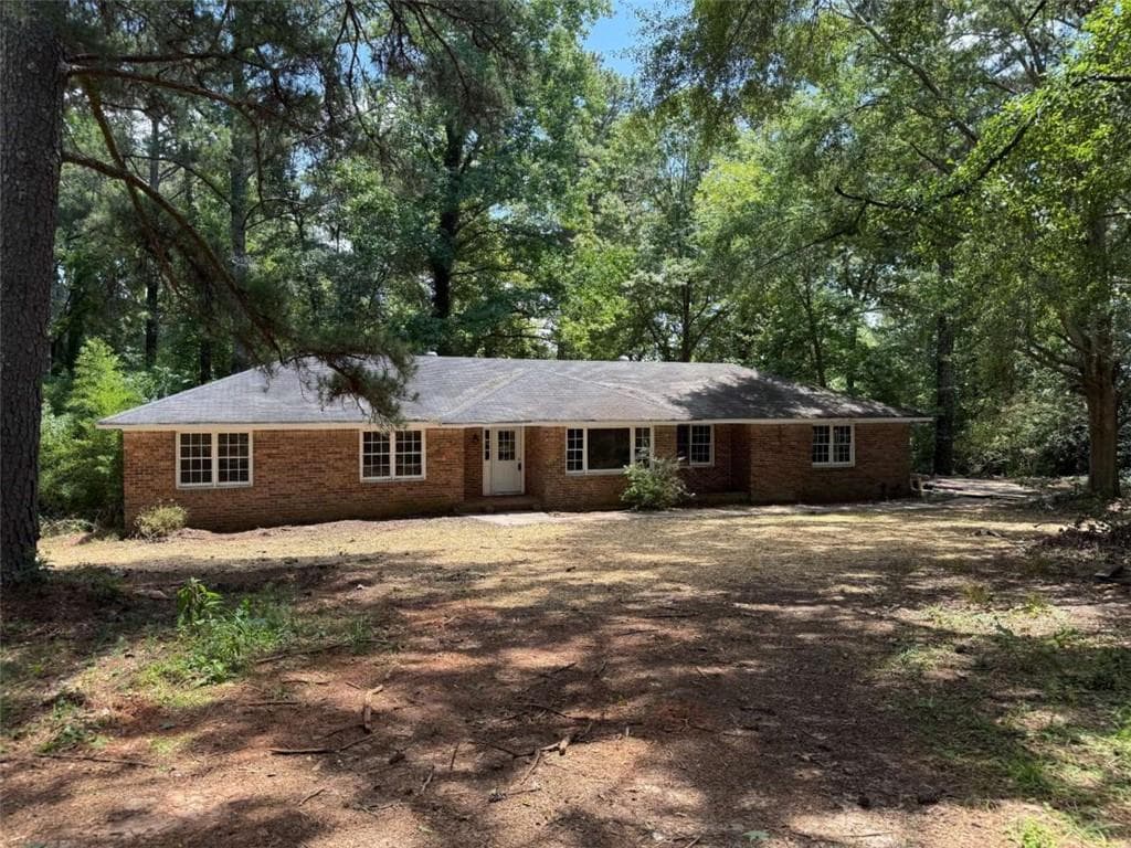 4 bedroom, 2 bathroom, 1,922 sq ft single family residence under contract at 203 Oglesby Bridge Road, Conyers, GA 30094