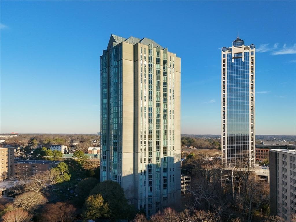 1 bedroom, 1 bathroom, 807 sq ft condominium for sale at 2870 Pharr Court South 2809, Atlanta, GA 30305 — photo 2