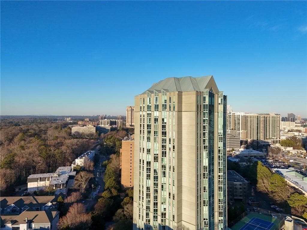 1 bedroom, 1 bathroom, 807 sq ft condominium for sale at 2870 Pharr Court South 2809, Atlanta, GA 30305 — photo 4