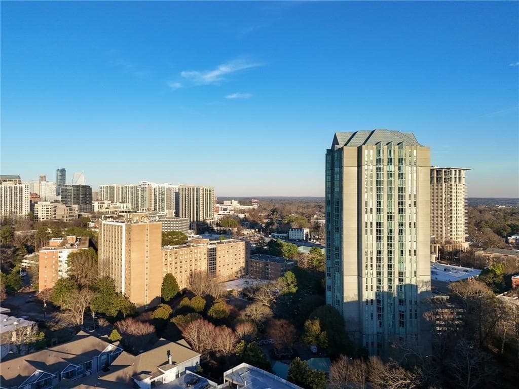 1 bedroom, 1 bathroom, 807 sq ft condominium for sale at 2870 Pharr Court South 2809, Atlanta, GA 30305 — photo 5