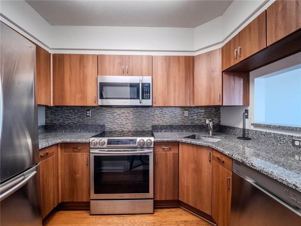 1 bedroom, 1 bathroom, 807 sq ft condominium for sale at 2870 Pharr Court South 2809, Atlanta, GA 30305 — photo 9