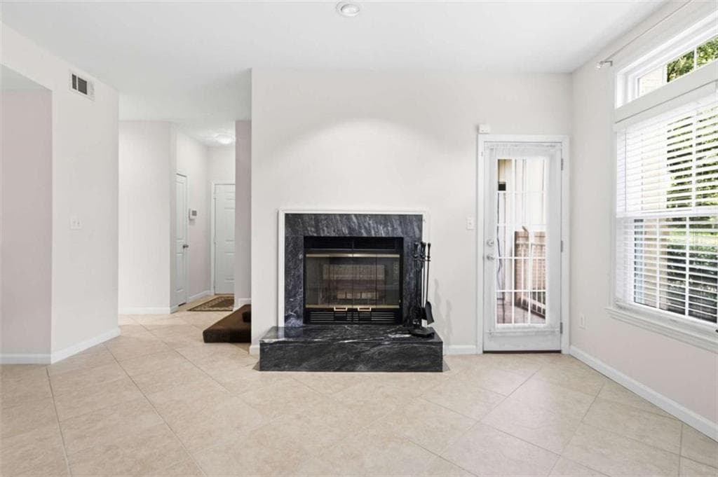 1 bedroom, 1 bathroom, 873 sq ft condominium for sale at 240 Renaissance Parkway 211, Atlanta, GA 30308 — photo 8
