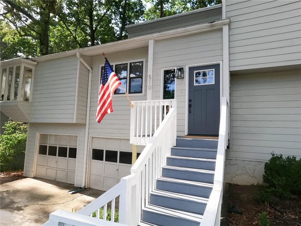 5 bedroom, 3 bathroom, 2,674 sq ft single family residence for sale at 510 Wood Valley Trc, Roswell, GA 30076 — photo 2