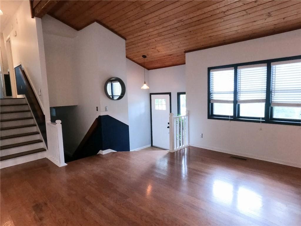 5 bedroom, 3 bathroom, 2,674 sq ft single family residence for sale at 510 Wood Valley Trc, Roswell, GA 30076 — photo 4