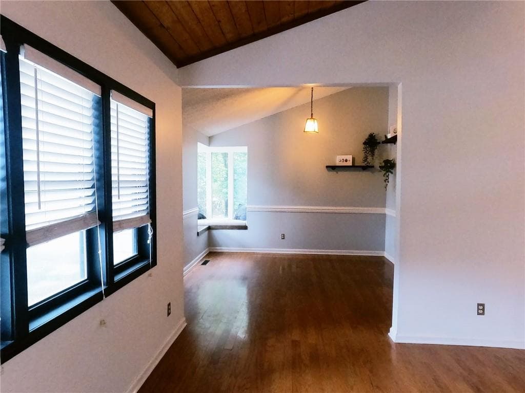 5 bedroom, 3 bathroom, 2,674 sq ft single family residence for sale at 510 Wood Valley Trc, Roswell, GA 30076 — photo 5