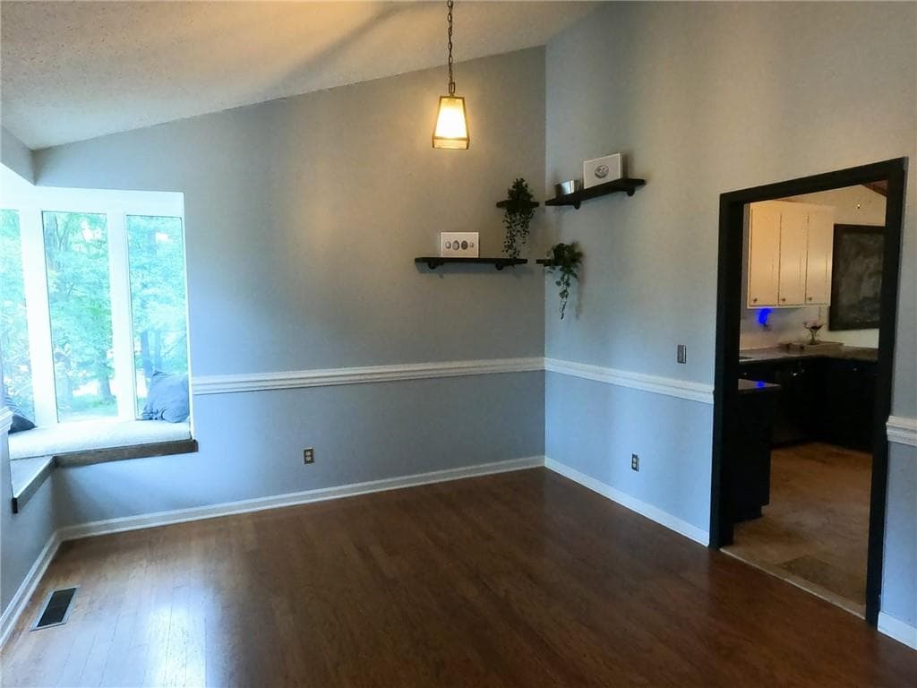 5 bedroom, 3 bathroom, 2,674 sq ft single family residence for sale at 510 Wood Valley Trc, Roswell, GA 30076 — photo 7