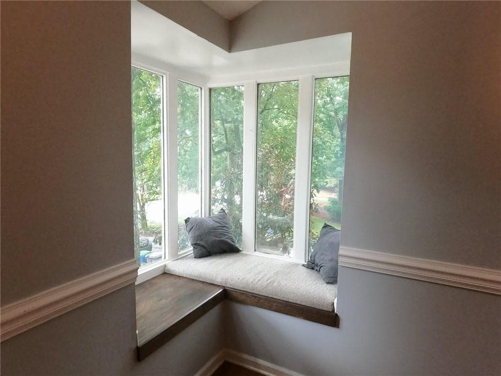 5 bedroom, 3 bathroom, 2,674 sq ft single family residence for sale at 510 Wood Valley Trc, Roswell, GA 30076 — photo 8