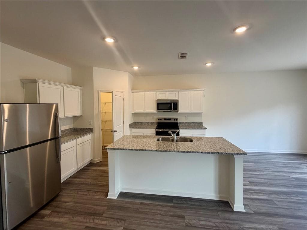 4 bedroom, 3 bathroom, 2,406 sq ft single family residence under contract at 156 Heartland Drive, Dallas, GA 30157 — photo 5