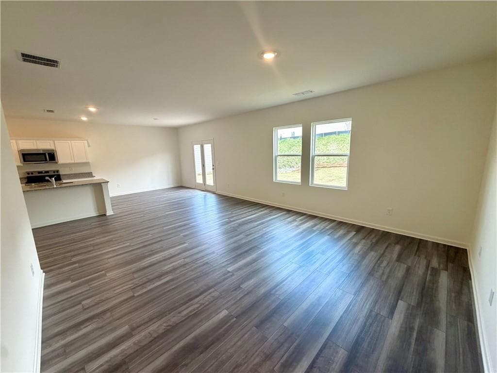 4 bedroom, 3 bathroom, 2,406 sq ft single family residence under contract at 156 Heartland Drive, Dallas, GA 30157 — photo 7