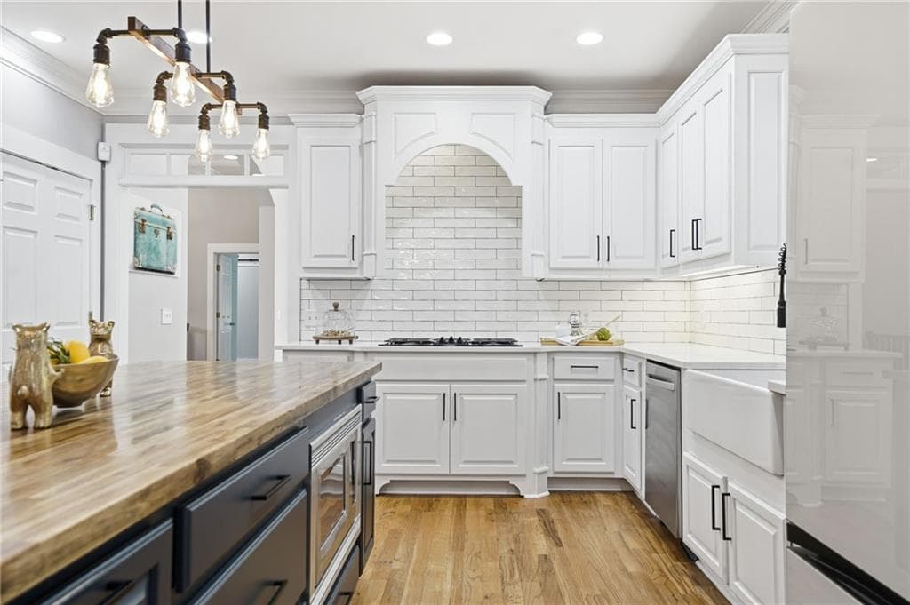 4 bedroom, 4 bathroom, 3,893 sq ft single family residence for sale at 401 Maple Ridge Court, Cumming, GA 30028 — photo 3
