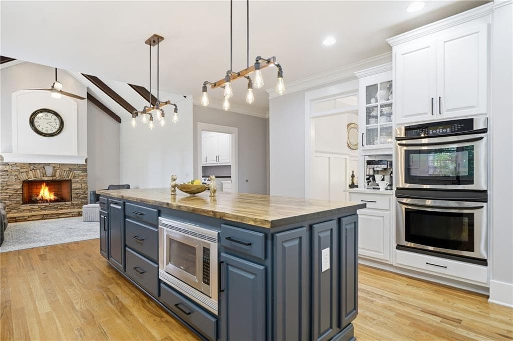 4 bedroom, 4 bathroom, 3,893 sq ft single family residence for sale at 401 Maple Ridge Court, Cumming, GA 30028 — photo 4