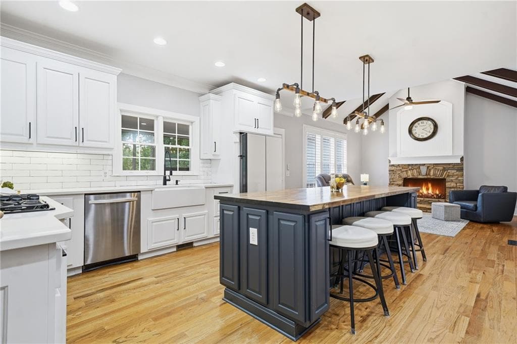 4 bedroom, 4 bathroom, 3,893 sq ft single family residence for sale at 401 Maple Ridge Court, Cumming, GA 30028 — photo 5