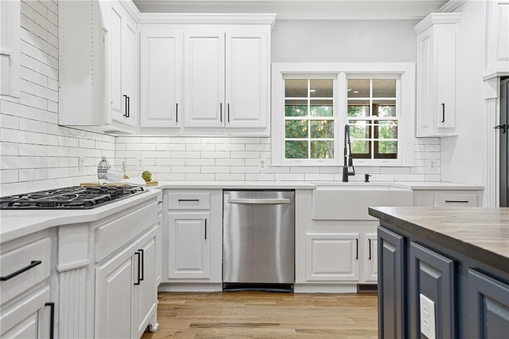 4 bedroom, 4 bathroom, 3,893 sq ft single family residence for sale at 401 Maple Ridge Court, Cumming, GA 30028 — photo 6