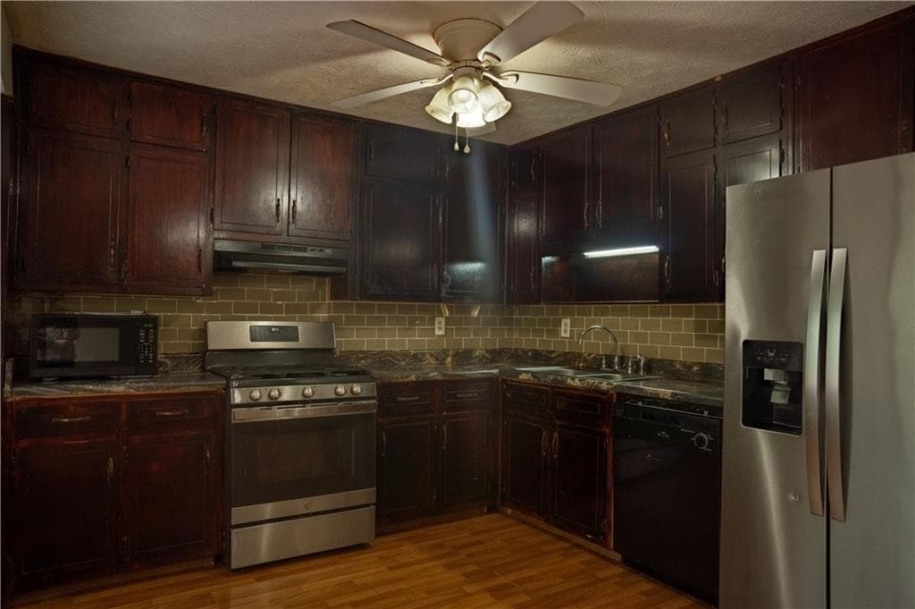 3 bedroom, 2 bathroom, 1,245 sq ft single family residence under contract at 381 Windsor Walk, Conyers, GA 30094 — photo 4